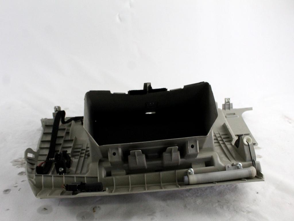 9123248 CASSETTO PORTAOGGETTI CRUSCOTTO LATO DESTRO VOLVO C30 1.6 D 80KW 5M 3P (2010) RICAMBIO USATO 39808620