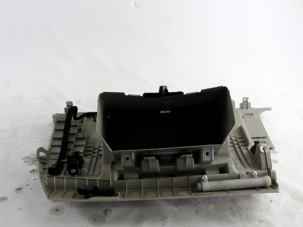 9123248 CASSETTO PORTAOGGETTI CRUSCOTTO LATO DESTRO VOLVO C30 1.6 D 80KW 5M 3P (2010) RICAMBIO USATO 39808620