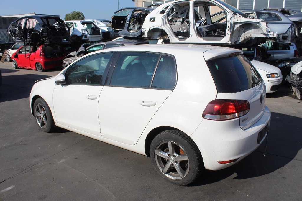 VOLKSWAGEN GOLF 6 1.6 D 77KW AUT 5P (2009) RICAMBI IN MAGAZZINO