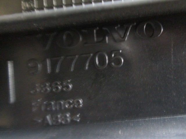 MITTELKONSOLE OEM N. 9177705 GEBRAUCHTTEIL VOLVO V70 MK2 (2000 - 2008) DIESEL HUBRAUM 24 JAHR. 2002