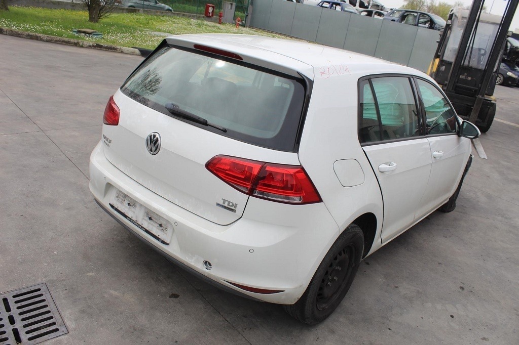 VOLKSWAGEN GOLF 7 1.6 D 66KW 5M 5P (2014) RICAMBI USATI AUTO IN PIAZZALE 