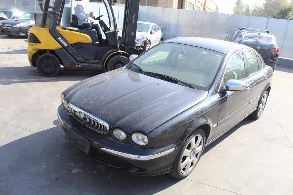 JAGUAR X-TYPE 2.5 B 143KW 5M 5P (2006) RICAMBI USATI AUTO IN PIAZZALE 