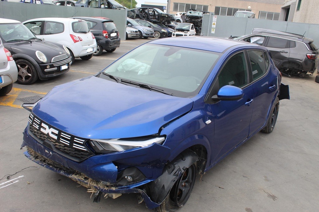 DACIA SANDERO 1.0 B 67KW AUT 5P (2023) RICAMBI USATI AUTO IN PIAZZALE 