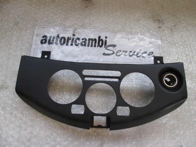 MITTELKONSOLE OEM N. 27570AX201 GEBRAUCHTTEIL NISSAN MICRA K12 K12E (01/2003 - 09/2010) BENZINA HUBRAUM 14 JAHR. 2006