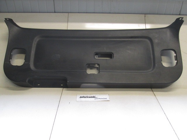 INNENFUTTER / HECKKLAPPENFUTTER OEM N. 67750-44060 GEBRAUCHTTEIL TOYOTA AVENSIS VERSO (2001 - 2004) DIESEL HUBRAUM 20 JAHR. 2004