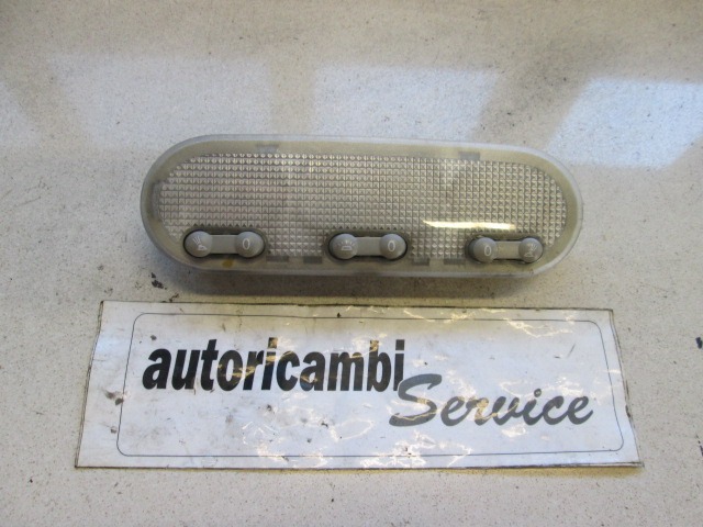 INNENLESELEUCHTE VORNE OEM N. 820073234 GEBRAUCHTTEIL RENAULT SCENIC/GRAND SCENIC (2003 - 2009) DIESEL HUBRAUM 15 JAHR. 2004