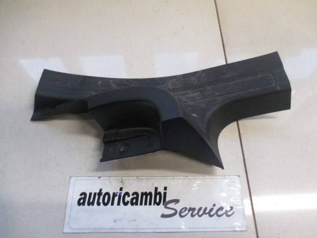 SEITENVERKLEIDUNG FUSSRAUM OEM N. 735384597 GEBRAUCHTTEIL FIAT BRAVO 198 (02/2007 - 01/2011) BENZINA/GPL HUBRAUM 14 JAHR. 2010