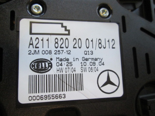 INNENLESELEUCHTE VORNE OEM N. A2118202001 GEBRAUCHTTEIL MERCEDES CLASSE E W211 BER/SW (03/2002 - 05/2006) DIESEL HUBRAUM 32 JAHR. 2004