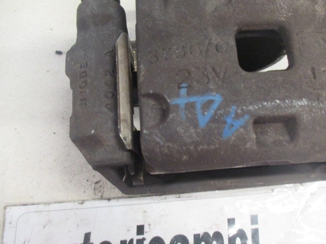 BREMSZANGE VORNE RECHTS OEM N. 1766808 GEBRAUCHTTEIL FORD FIESTA (09/2008 - 11/2012) DIESEL HUBRAUM 16 JAHR. 2010