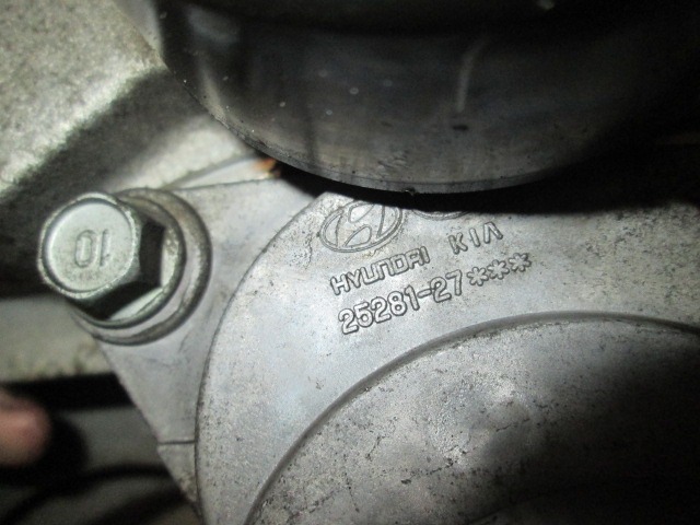 "AGREGATENTRAGER TENSIONER PULLEY / RIEMENSPANNER MECHANISCH	 OEM N. 2528127010 GEBRAUCHTTEIL KIA CARENS (2006 - 2013) DIESEL HUBRAUM 20 JAHR. 2008"